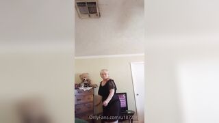 Granny Gilf Shaking Her Ass And Dancing The Night Away
