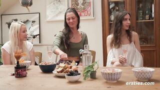Ersties - Lesbischer Vierer mit Strap-on Doppelpenetration und Sahne lecken
