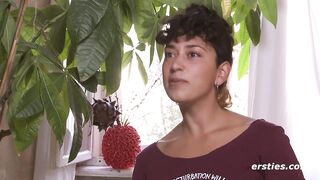 Ersties - Lexi masturbiert erst zart, dann hart